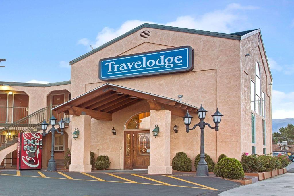 a travelodge building with a sign on the front of it at Travelodge by Wyndham Bishop in Bishop