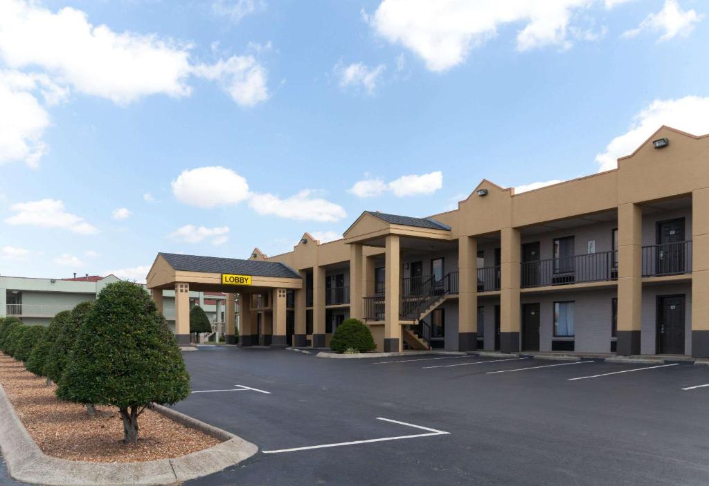 a view of the front of a hotel parking lot at Super 8 by Wyndham Clarksville Northeast in Clarksville