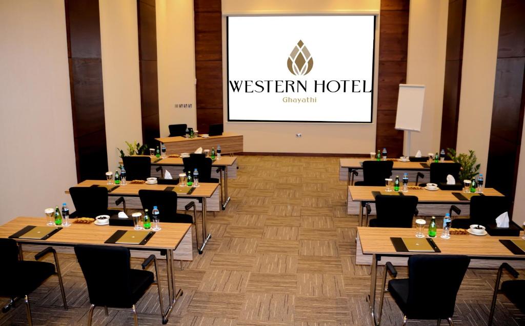 Restaurace v ubytování Western Hotel - Ghayathi