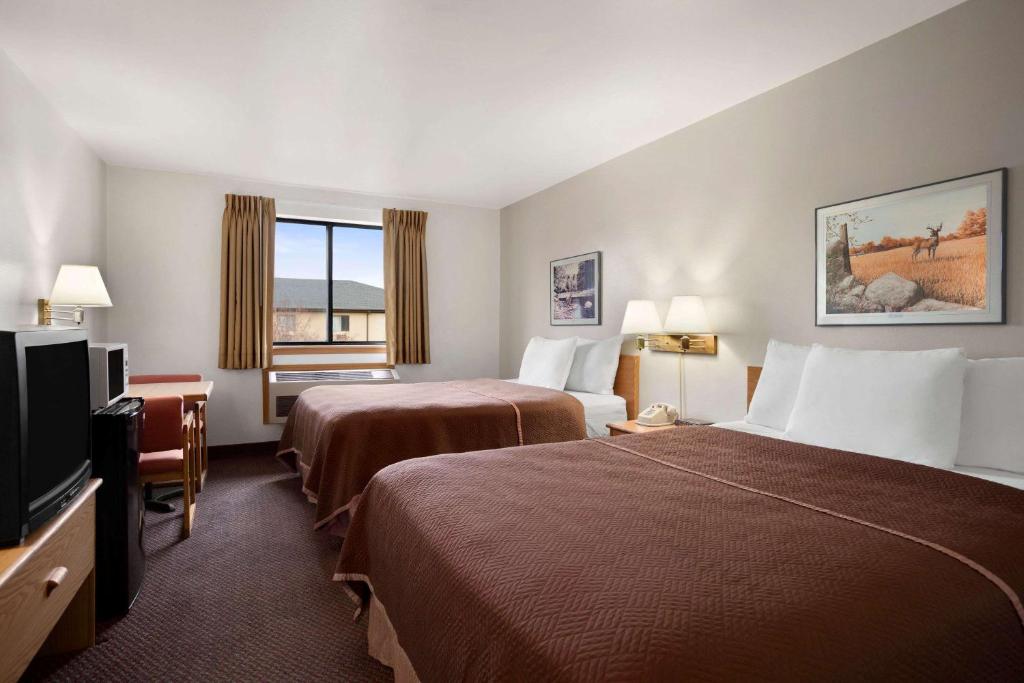 Postel nebo postele na pokoji v ubytování Travelodge by Wyndham Elko NV