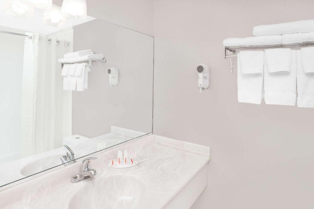 Super 8 by Wyndham Morton Grove/Chicago - Habitación Doble Con Dos Camas Dobles - Fumar