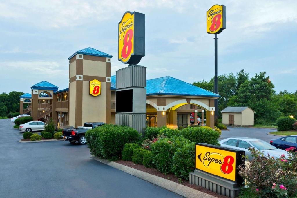 a fast food restaurant in a parking lot at Super 8 by Wyndham Franklin Hwy 31 in Franklin