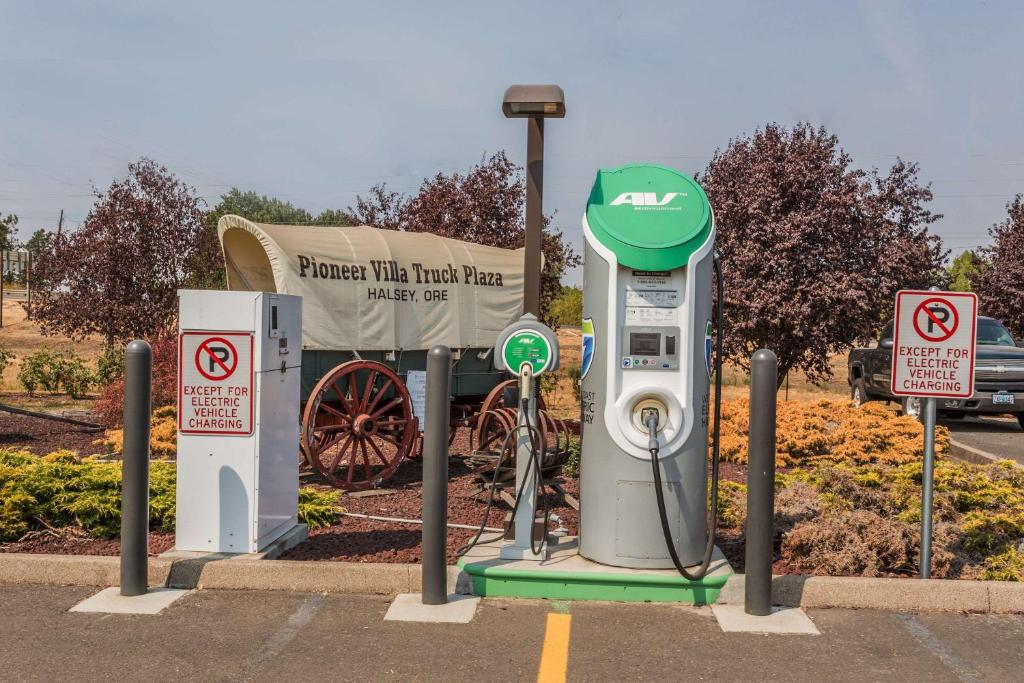 a hydrogen fueling station next to a gas pump at Travelodge by Wyndham Pioneer Villa in Halsey