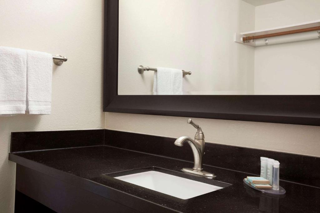 Photo de la galerie de l'établissement Travelodge by Wyndham Bakersfield, à Bakersfield
