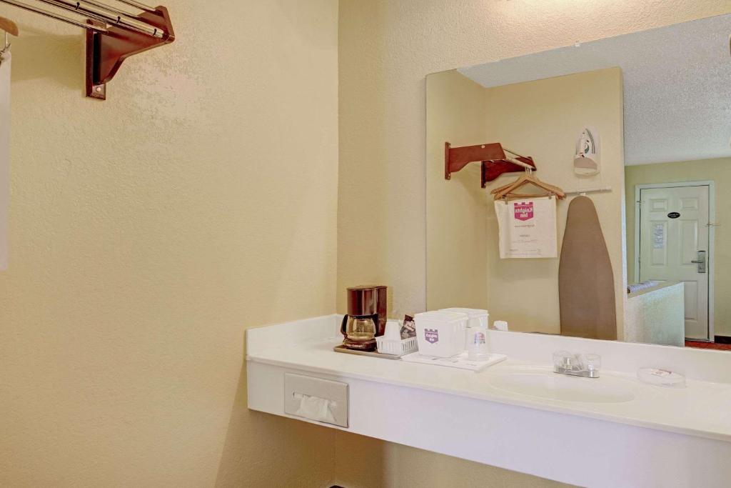 White Rock Inn - 