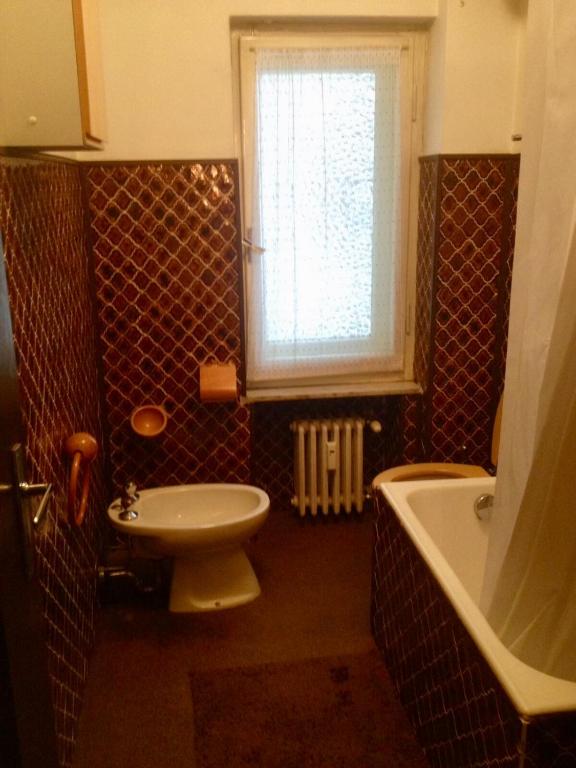 A bathroom at Alloggio a Sestriere fronte piste