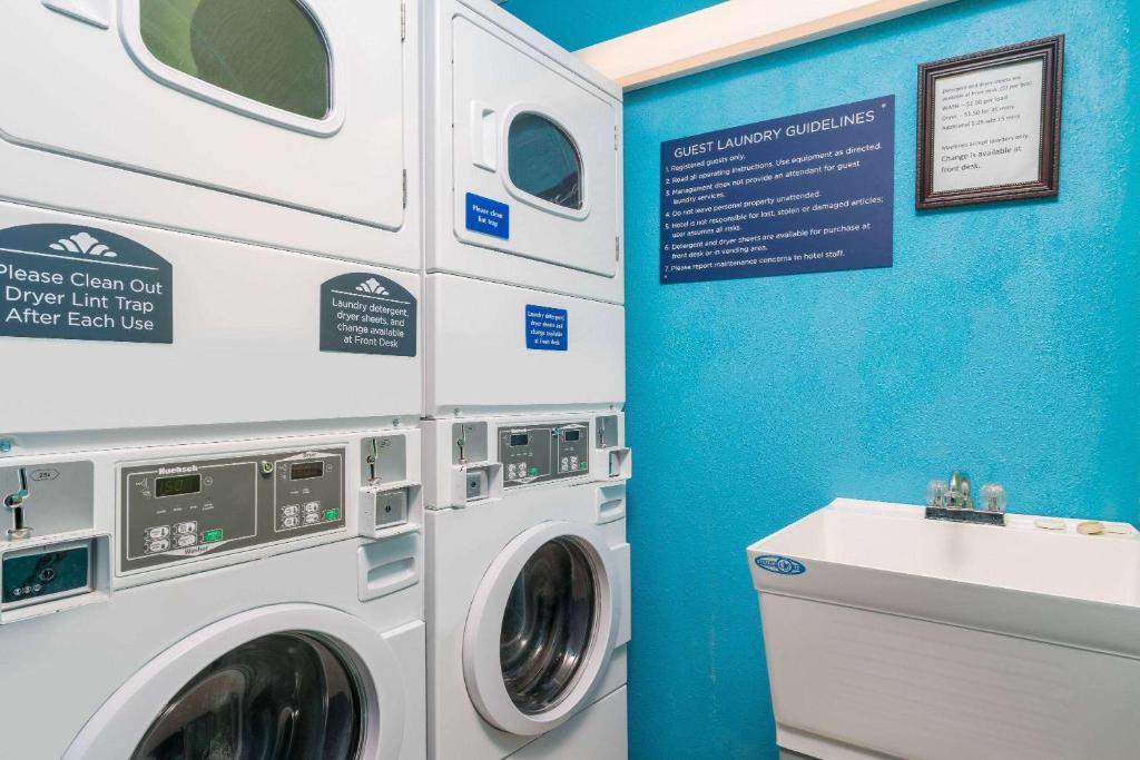 Microtel Inn & Suites by Wyndham Rochester North Mayo Clinic photo