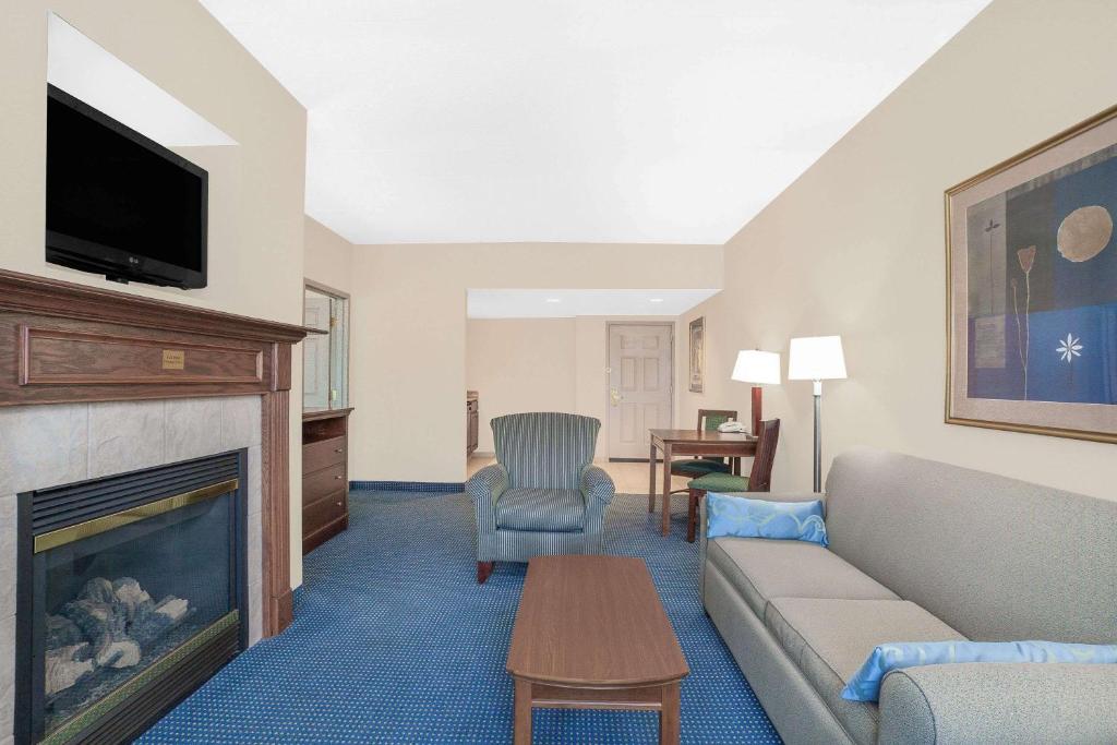 Wingate by Wyndham Ellicottville - Deluxe King Suite - Non-fumeur