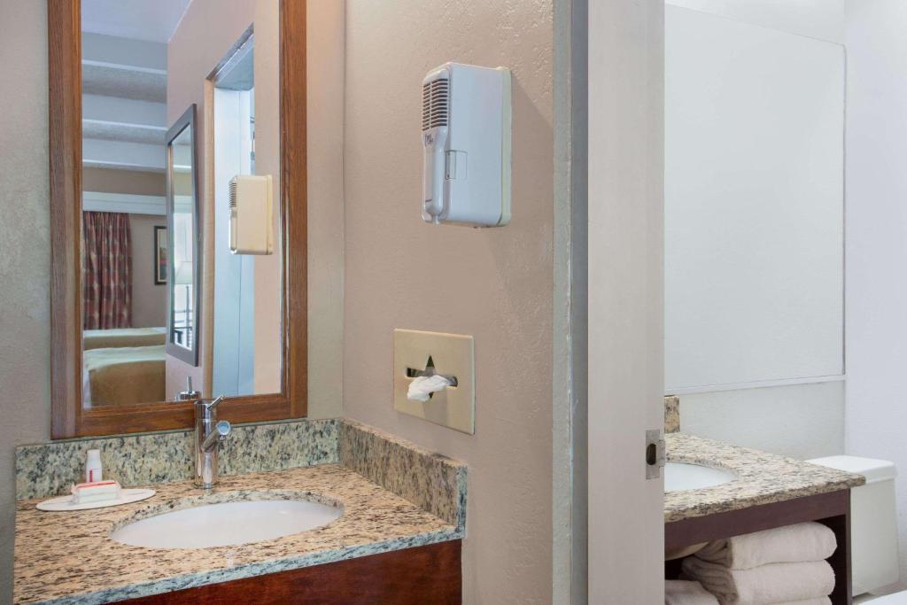 Travelodge by Wyndham Lakeland - Chambre Standard Avec Un Lit Double - Non-fumeur