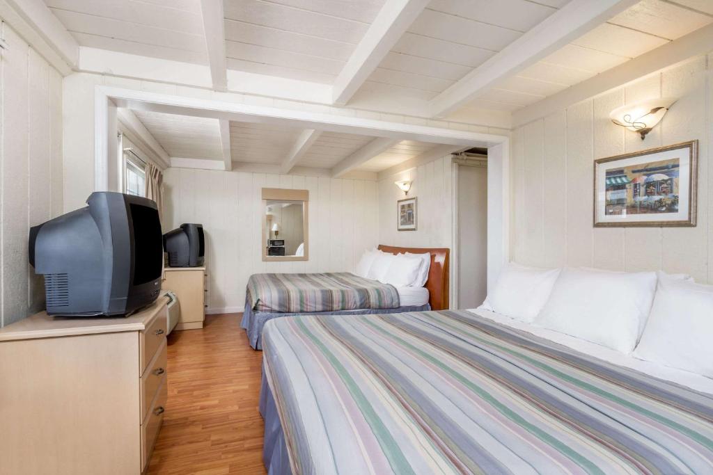 Travelodge by Wyndham Fairfield/Napa Valley - Studio Suite With Two Queen Beds - Non-Smoking