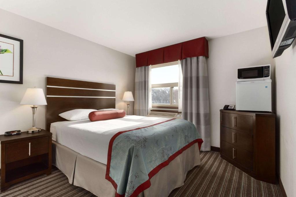 Super 8 by Wyndham Saskatoon Near Downtown - Resim 9