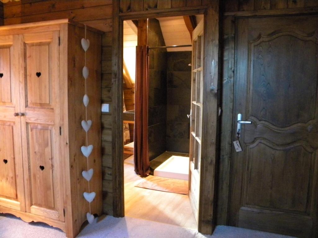 Postel nebo postele na pokoji v ubytování Chambres d'Hôtes Coeur de Bastié et Ranch du Lévézou
