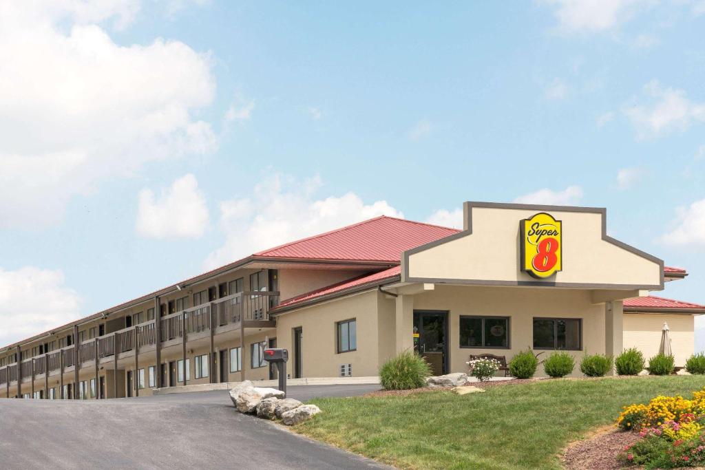 a hotel exterior with a fast food restaurant at Super 8 by Wyndham Greencastle in Greencastle