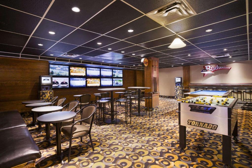 TV a/nebo společenská místnost v ubytování Central Suite Hotel