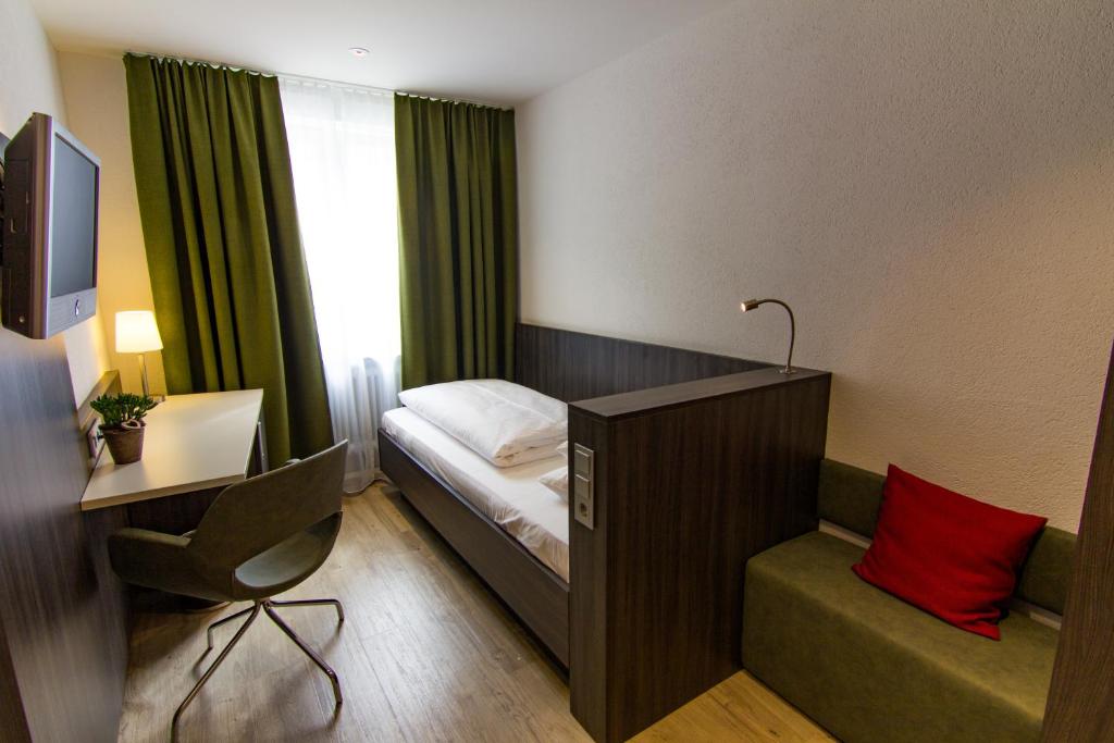 Postel nebo postele na pokoji v ubytování Insel-Hotel-Lindau