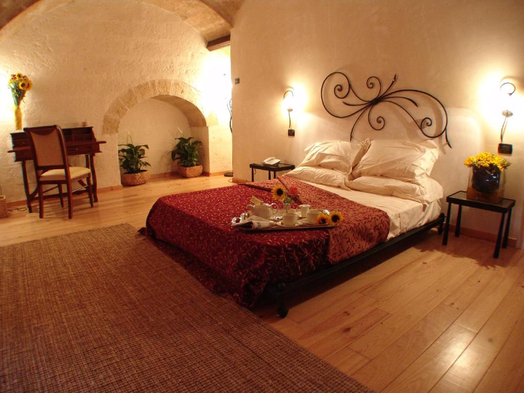 Postel nebo postele na pokoji v ubytování Hotel Masseria Fortificata Donnaloia