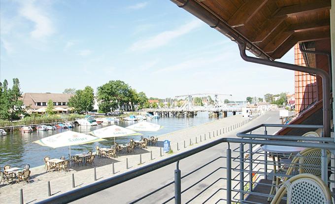 Výhled na řeku, která protéká v blízkosti hotelu