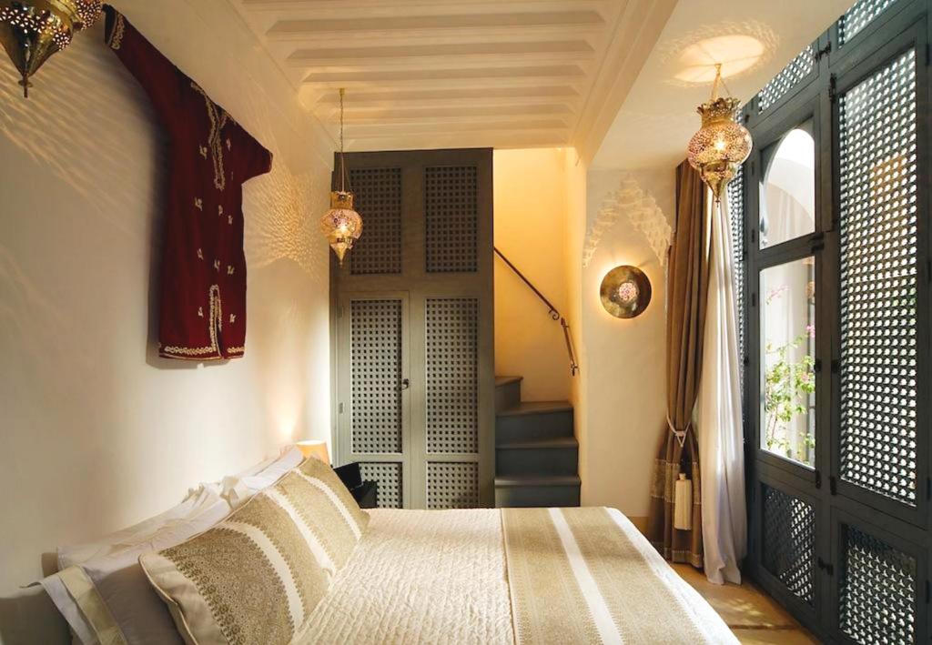 Postel nebo postele na pokoji v ubytování Riad Adore