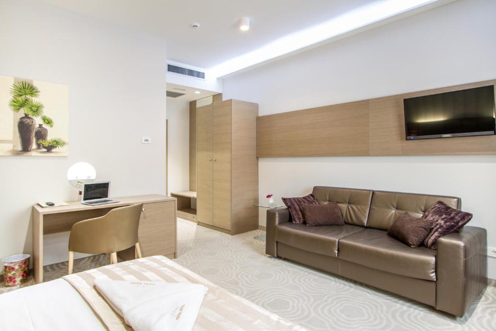 Royal Airport Hotel - 12