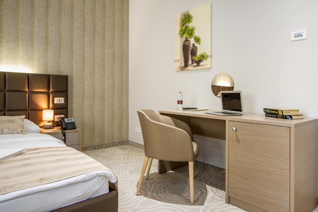Posteľ alebo postele v izbe v ubytovaní Royal Airport Hotel