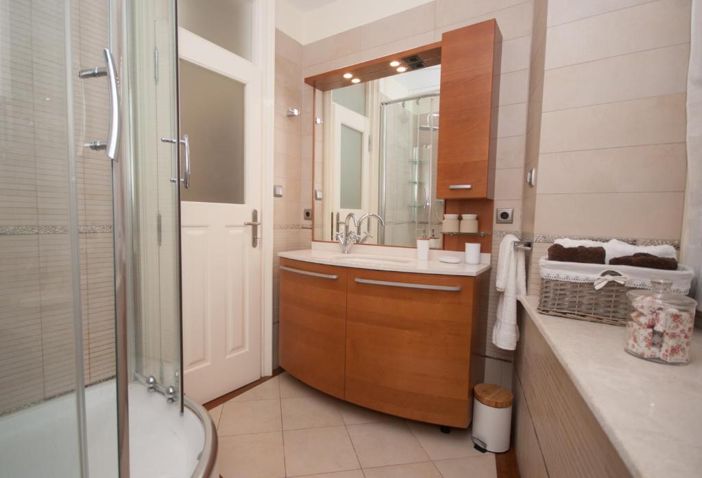Kúpeľňa v ubytovaní Stone Pearl Heritage Luxury Suite