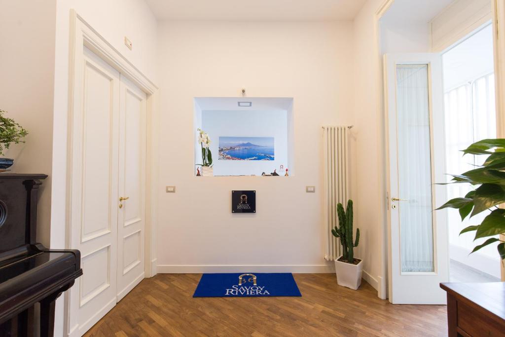 a living room with a blue mat on the floor at Savoy Riviera in Naples