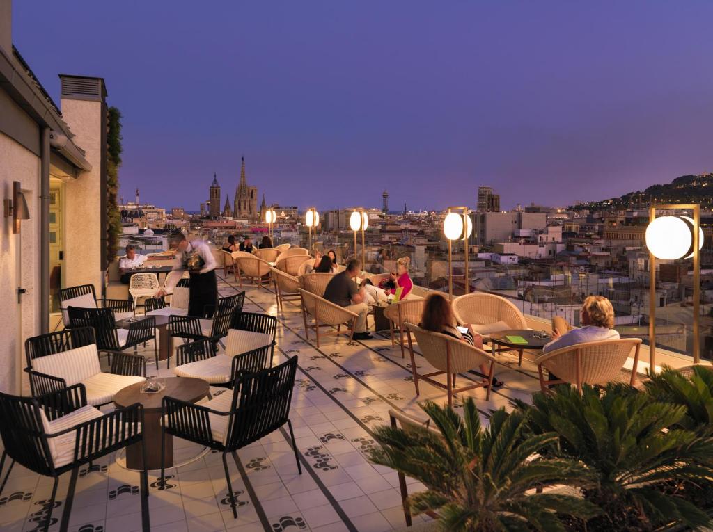 Nespecifikovaný výhled na destinaci Barcelona nebo výhled na město při pohledu z hotelu