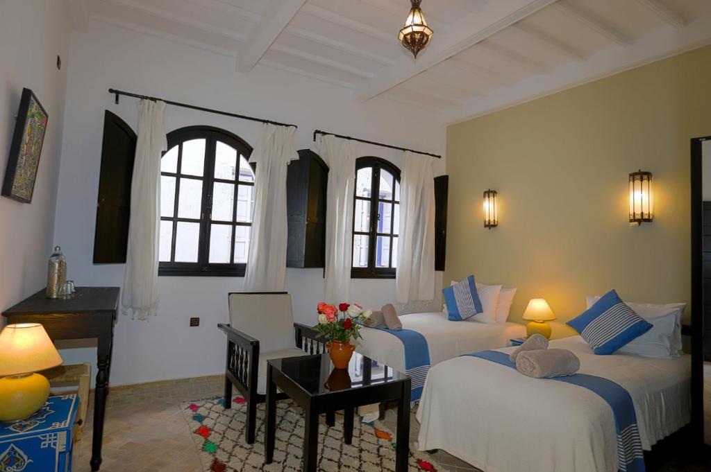 Uma cama ou camas num quarto em Riad Dar Awil