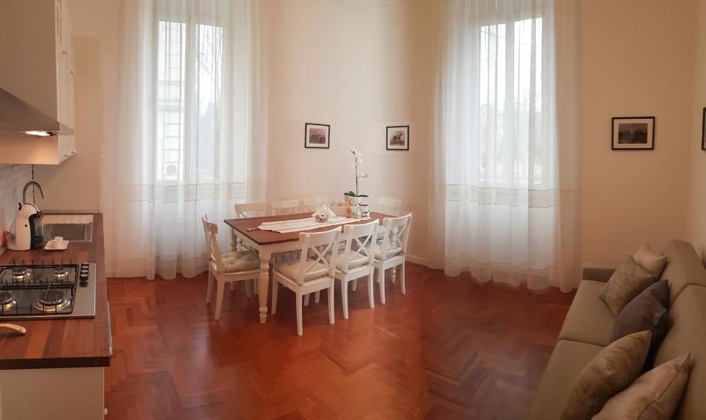 A seating area at St Paul House Boutique & Apartment