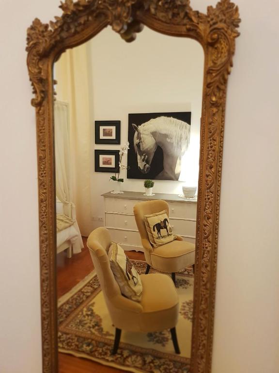 A television and/or entertainment centre at St Paul House Boutique & Apartment