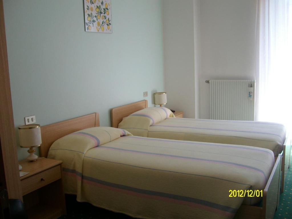 Postel nebo postele na pokoji v ubytování Albergo Genzianella