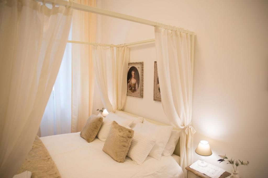 A bed or beds in a room at St Paul House Boutique & Apartment