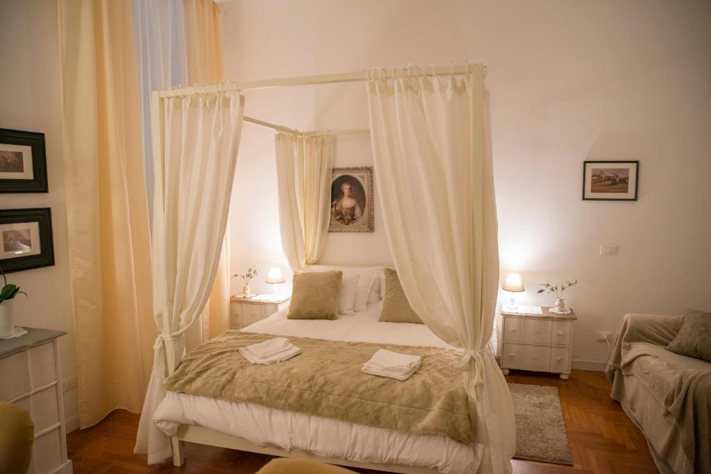 A bed or beds in a room at St Paul House Boutique & Apartment
