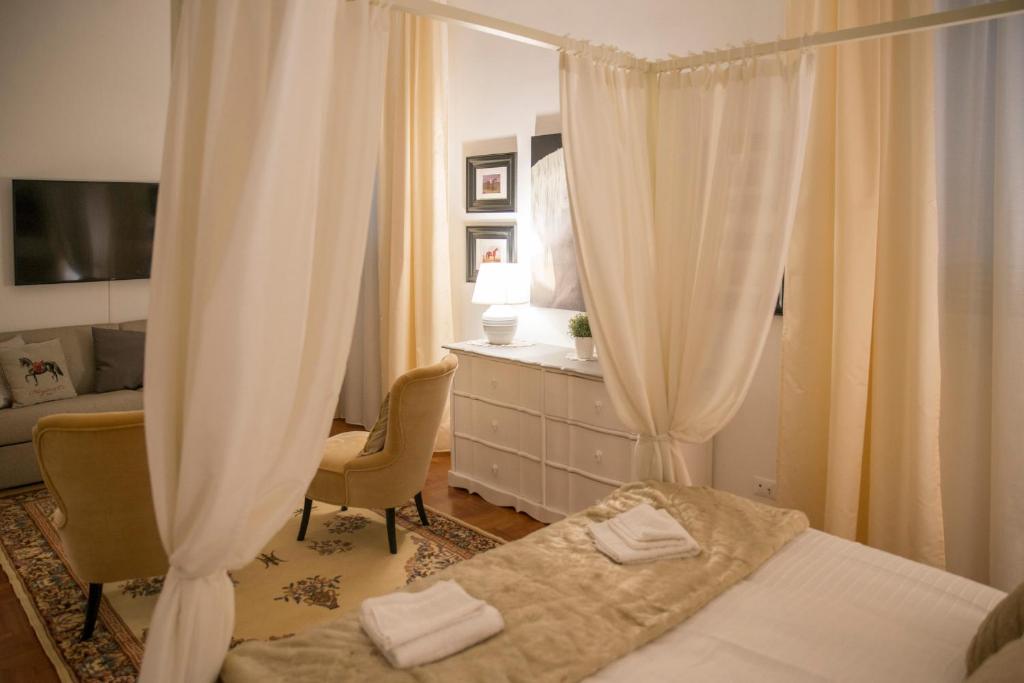 A bed or beds in a room at St Paul House Boutique & Apartment