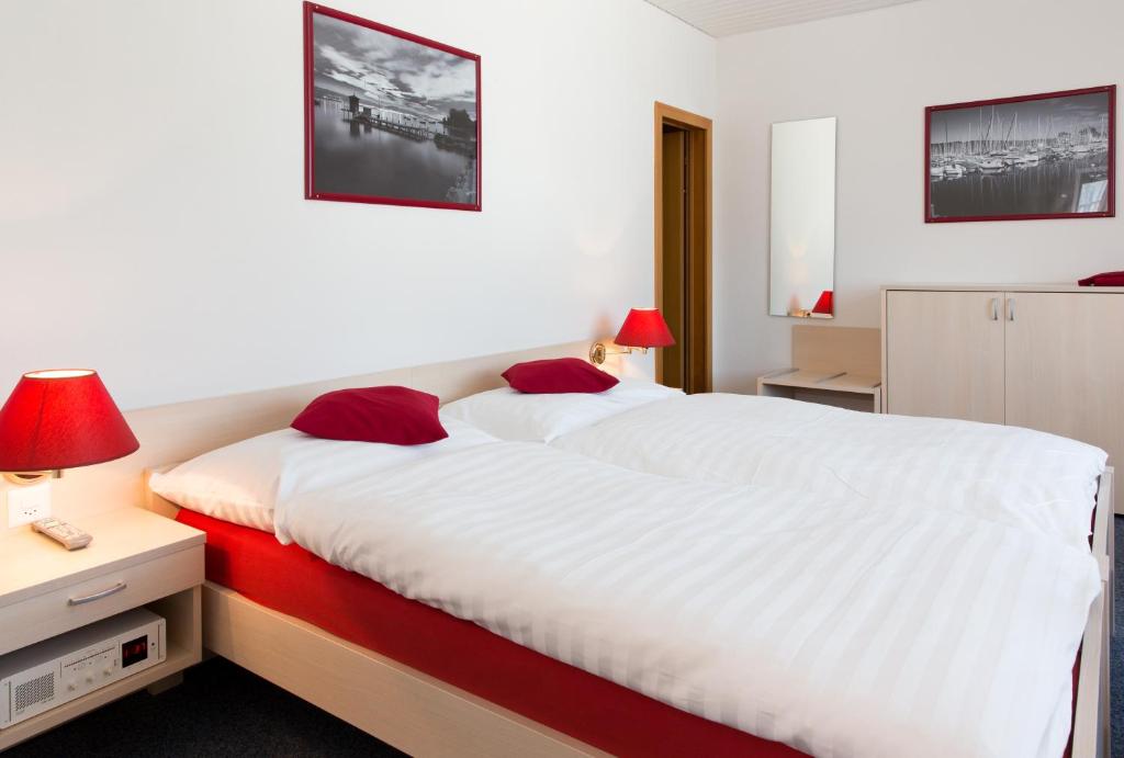 Letto o letti in una camera di Hôtel du Port - Free Parking - Breakfast included