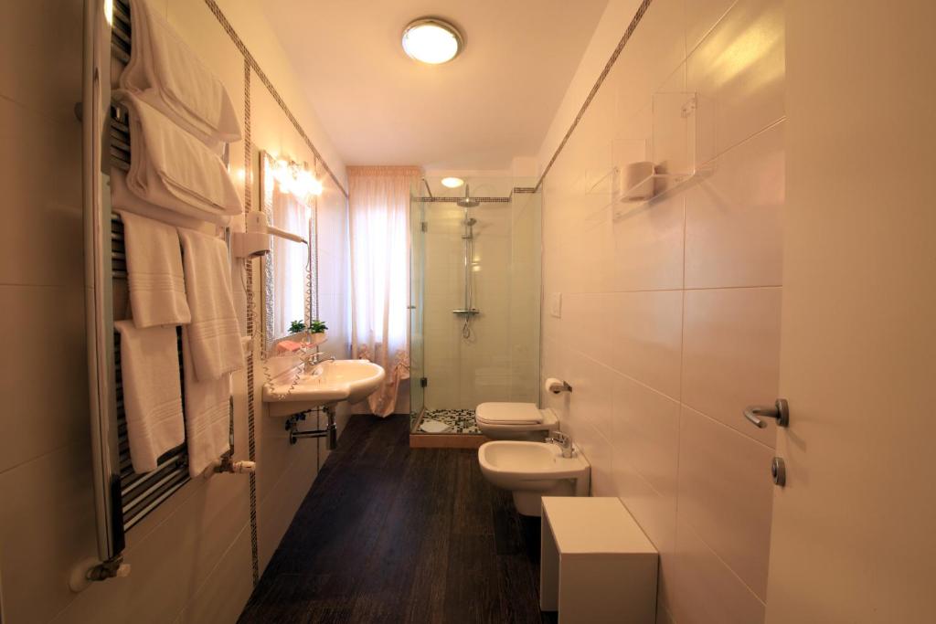 a bathroom with two toilets and a sink and a mirror at B&B Al Picchio in Monopoli