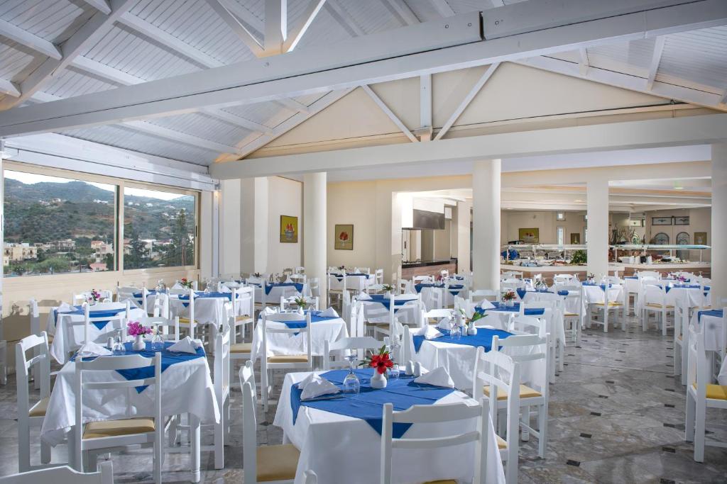 Reštaurácia alebo iné gastronomické zariadenie v ubytovaní Alexander House Hotel