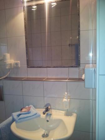 Koupelna v ubytování Hotel Waldeck Garni