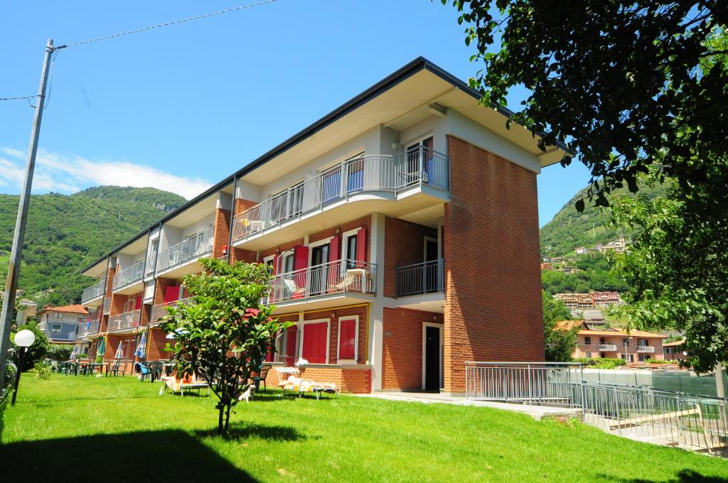 Nespecifikovaný výhled na hory nebo výhled na hory při pohledu z aparthotelu