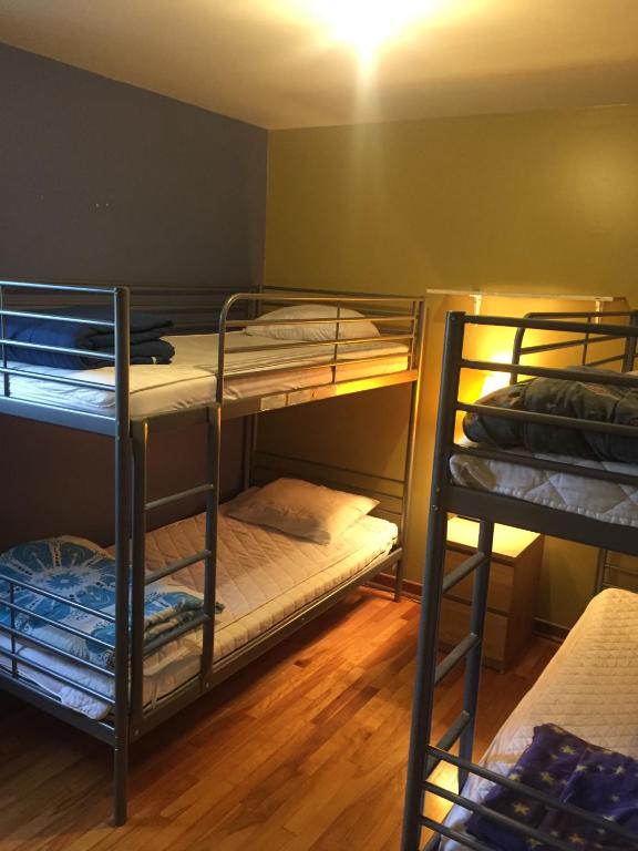 Postel nebo postele na pokoji v ubytování Ottawa Backpackers Inn