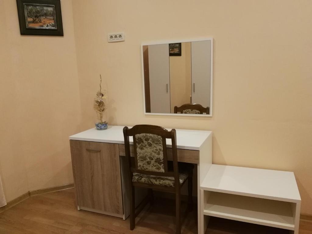 a desk with a chair and a mirror at Apartman Fachin in Motovun