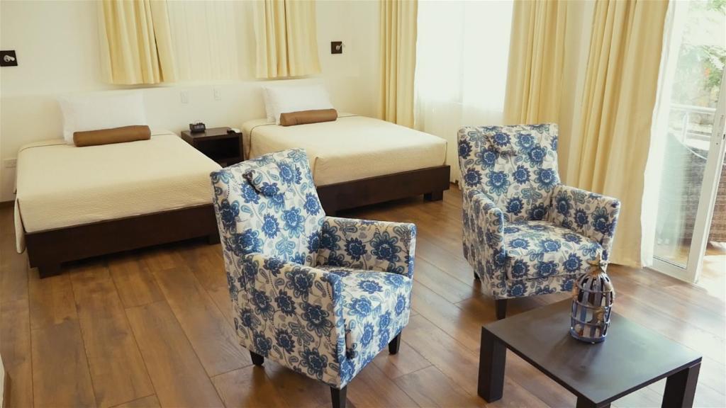 Postel nebo postele na pokoji v ubytování Ikala Galapagos Hotel