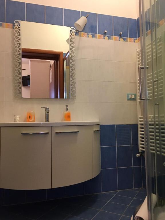 Viola di Mare Rooms and Parking - Chambre Quadruple Avec Salle De Bains Privative