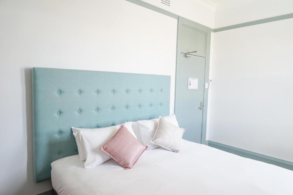 
King Room with Shared Bathroom
