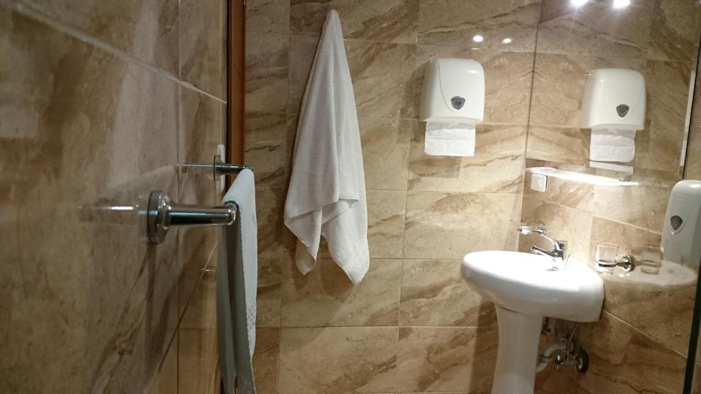 Koupelna v ubytování Hotel + Arte
