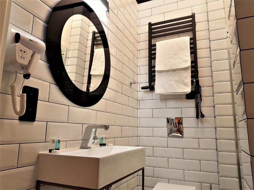 SLEEPWELL NOWY SWIAT - wejscie przez dziedziniec - brama Ordynacka 14 - Resim 19