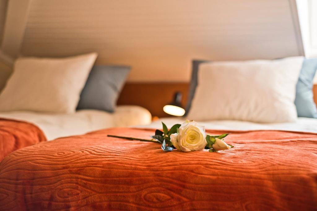a bed with two roses on top of it at Old Town Loft in Lisbon