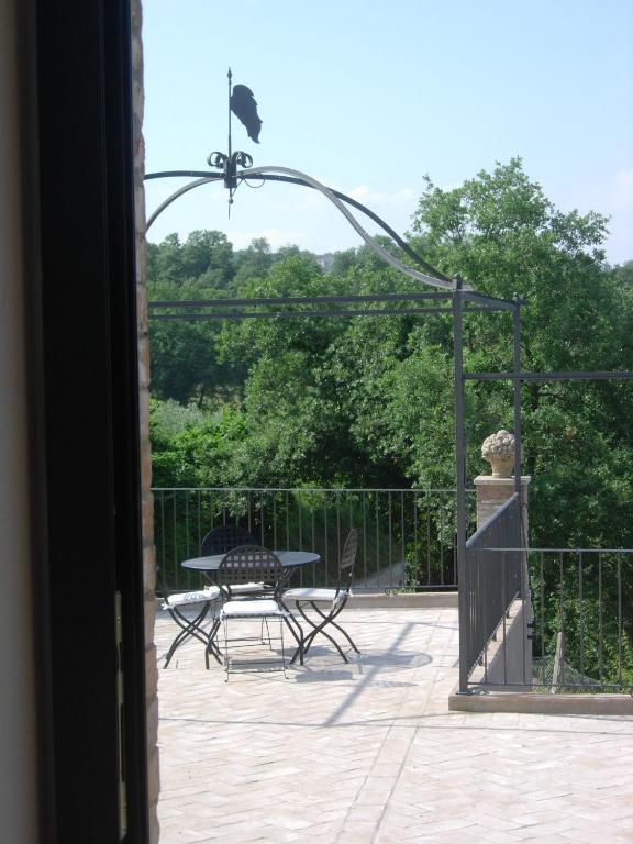 A balcony or terrace at Gli Appartamenti Di Torre Bertona