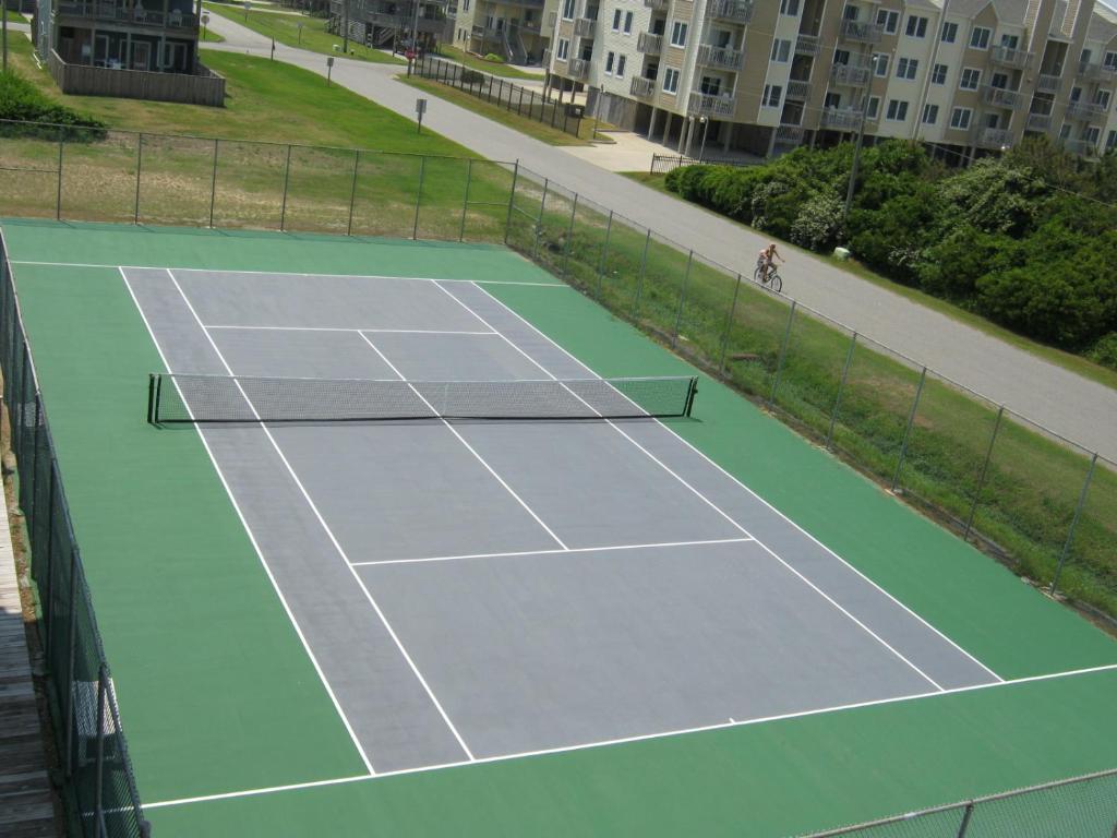 Tenis a/nebo squash v ubytování Outer Banks Beach Club II Resorts nebo okolí