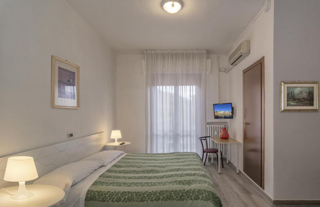 Uma cama ou camas num quarto em Hotel Cecile